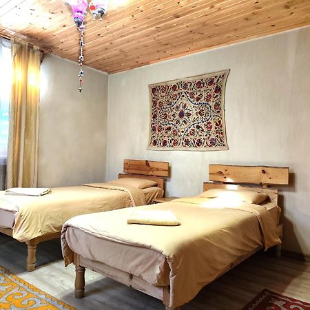 Evergreen Guesthouse Каракол Екстер'єр фото