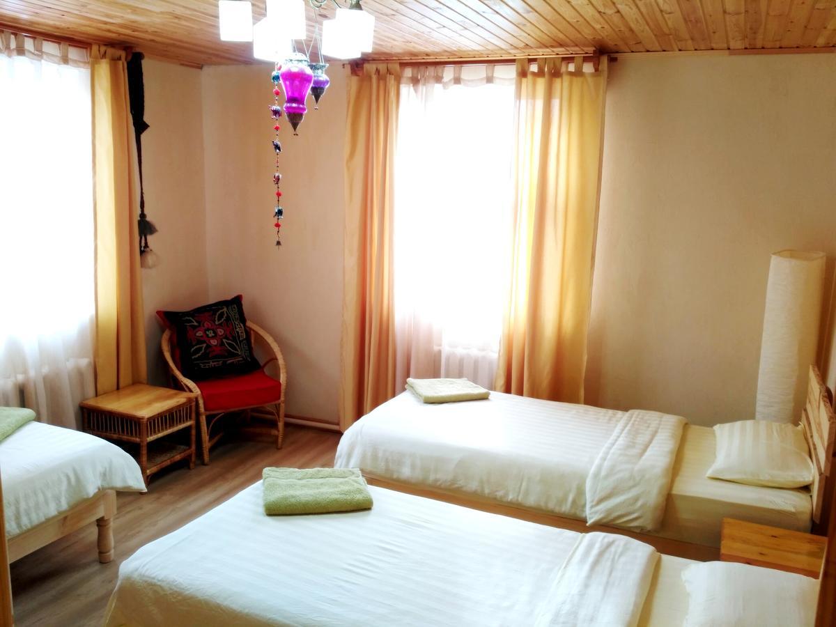 Evergreen Guesthouse Каракол Екстер'єр фото